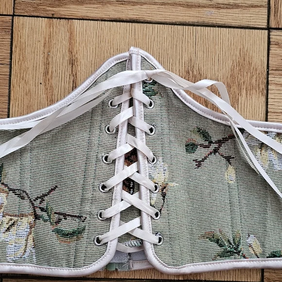 Scarlett Darkness Corset Belt | US 12 | Butterfly / floral Design - Picture 7 of 10